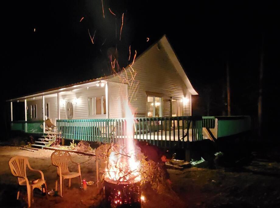 Chalet Nabu L'Ours - Riviere - Billard Saint-Alexis-des-Monts Exterior photo
